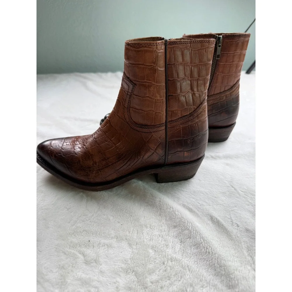 Frye Billy Side Zip Moto Short Brown Croc Embossed Leather Western Boots  6.5B